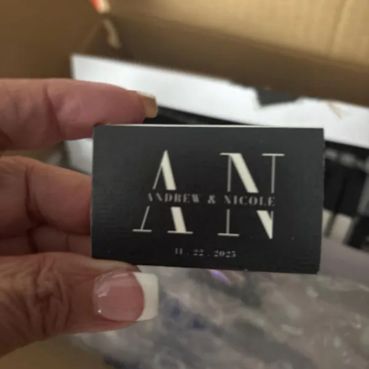Wedding Supply Bulk - 卸売金箔押しパーソナライズウェディングマッチボックス 完璧なマッチ箱 カスタムロゴ 婚約披露宴 大量供給